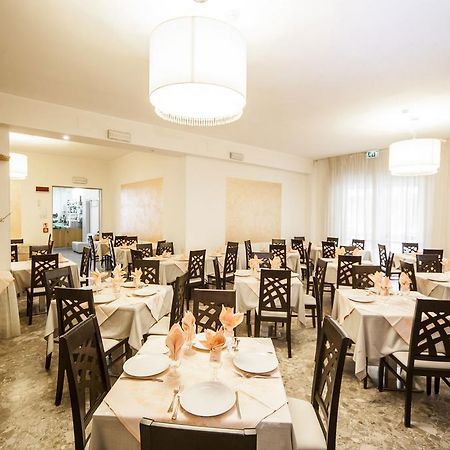 Hotel Marilonda Rimini Exterior photo